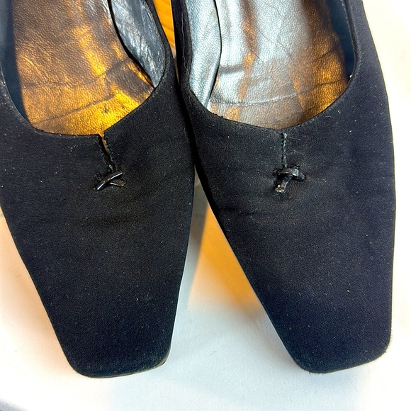 Stuart Weitzman Size 11 Black fabric shoe with patten leather kitten heel. - Picture 4 of 12